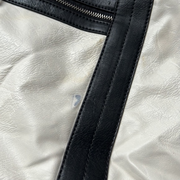 Cream and Black Handbag - Picture 8 of 8